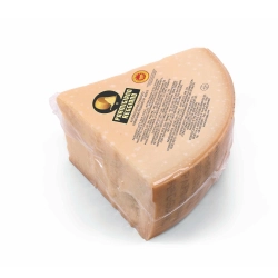 Parmigiano reggiano 24 hónapig érlelt olasz parmezán sajt negyedelt 4,75kg